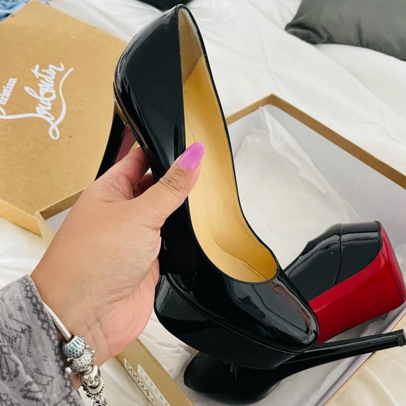 Pumps - Picture 2 of 8